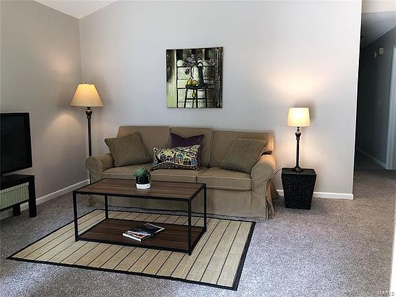 4th image of 3 Singletree Ln