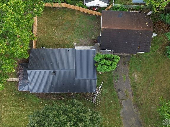 4th image of 1015 Hillcrest Ave