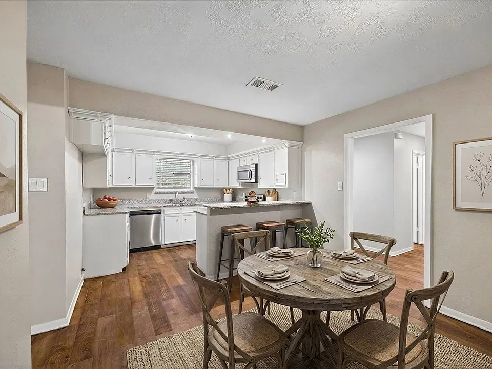 130 Red Oak Ln