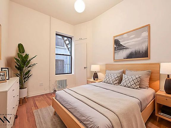 5th image of 886 Union St APT 2B