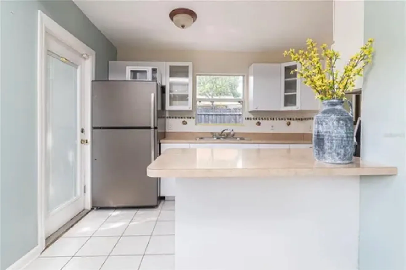 2 bed, 700 sqft, $1,650 — Photo 2
