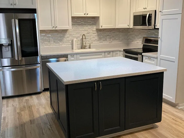 303 SE Castle Ct #3-C — Photo 2