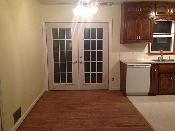 5th image of 412 Jackson Ave