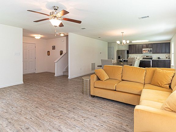 2nd image of 535 W Marigold Dr