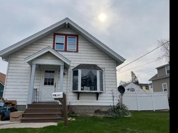 2127 S 10th St, Manitowoc, WI 54220