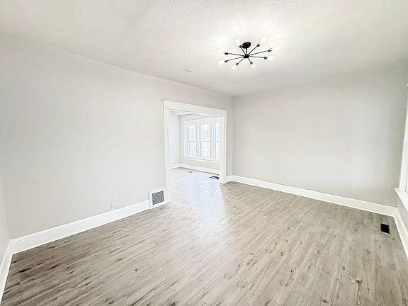 3rd image of 1521 Belmont Ave