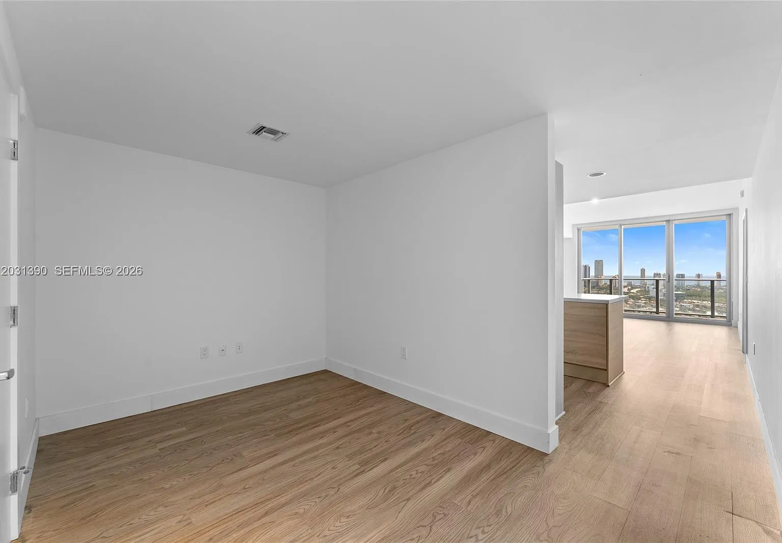 The Harbour South Condo — Photo 3