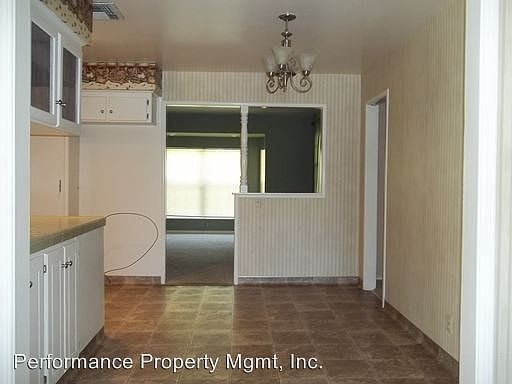 3rd image of 1535 W Sussex Way