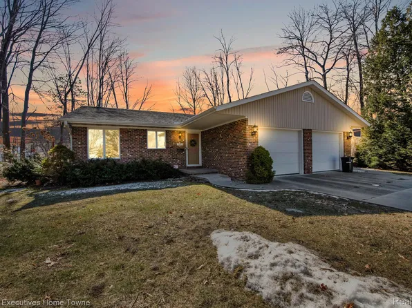 3643 Ramblewood Dr, Port Huron, MI 48060