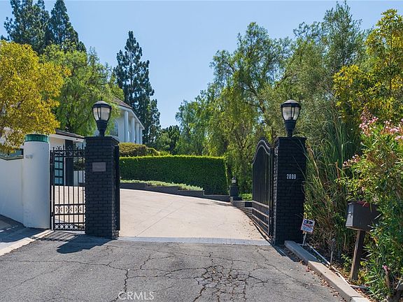 2nd image of 2809 N Colorado Ln