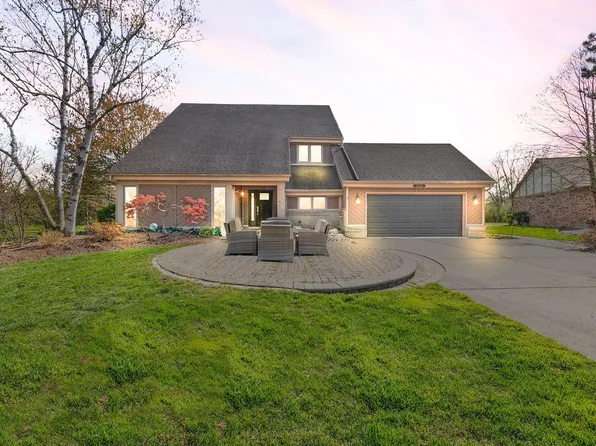25345 Bridlepath Ln, Farmington Hills, MI 48335