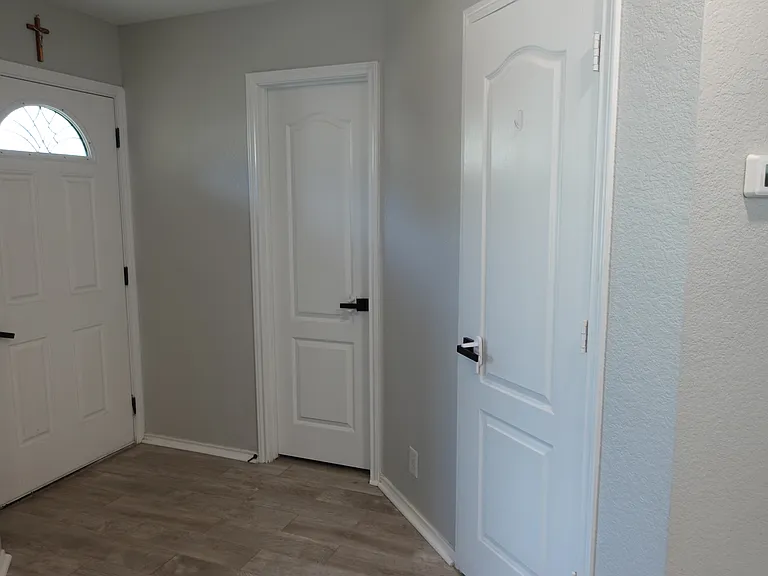 162 Hampton Cv — Photo 2