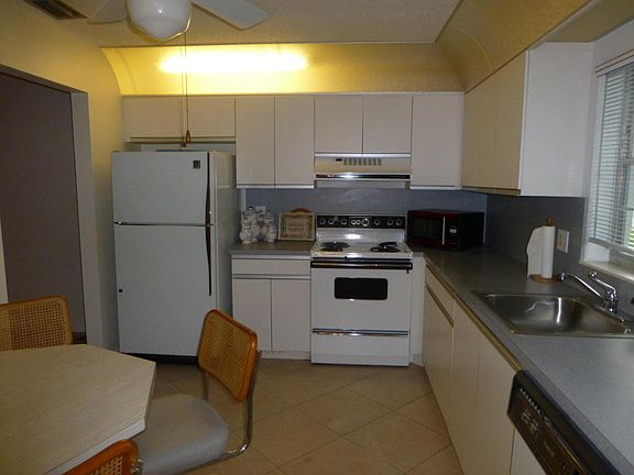 Eat in kitchen