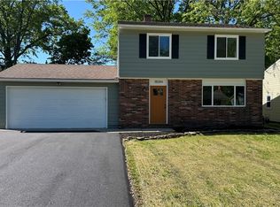 38284 Poplar Dr, Willoughby, OH 44094