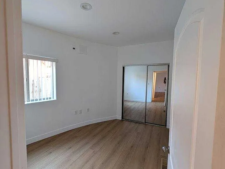 S La Peer Dr — Photo 23
