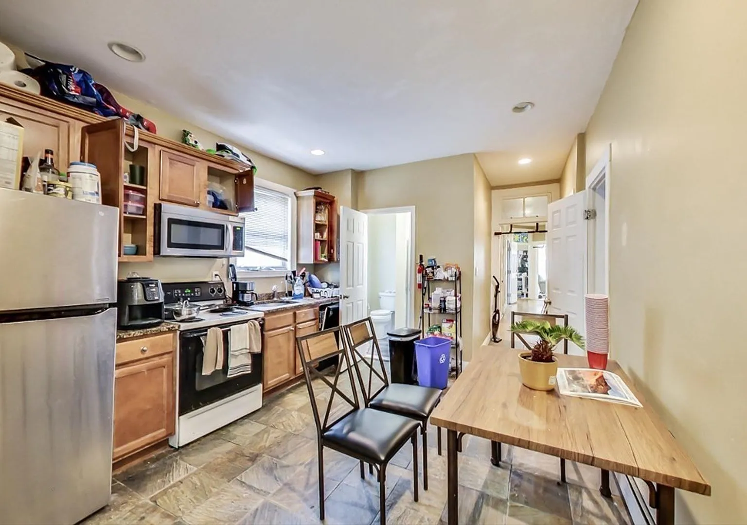 Mission Hill Area. Available September 1. Laundry , Central Heat, Deck, Eat-in Kitchen. — Photo 2