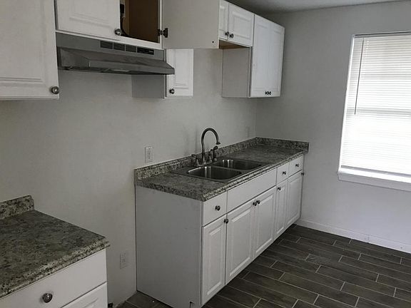 3rd image of 1520 Cody St