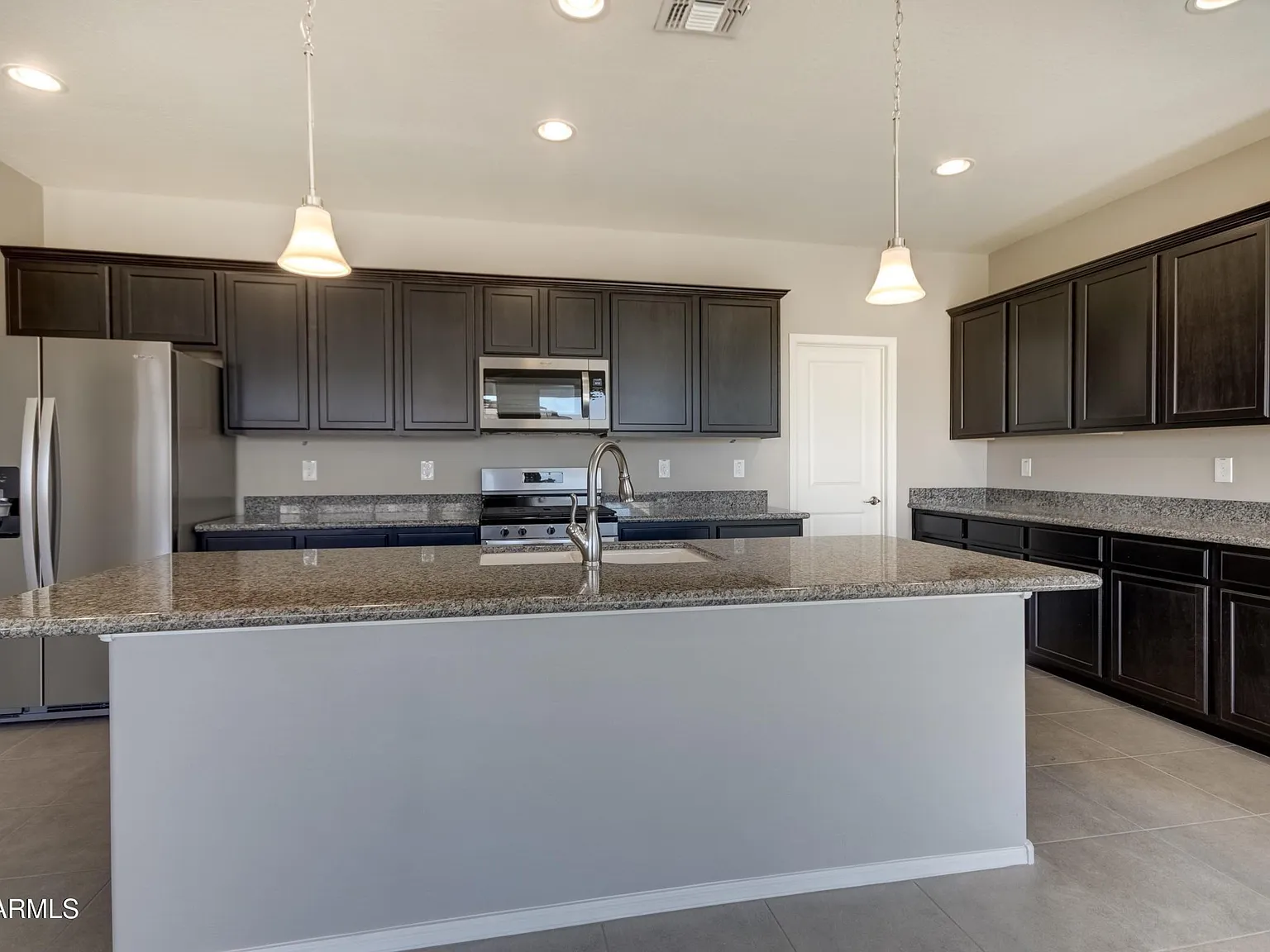 4 bed, 1942 sqft, $2,300 — Photo 4