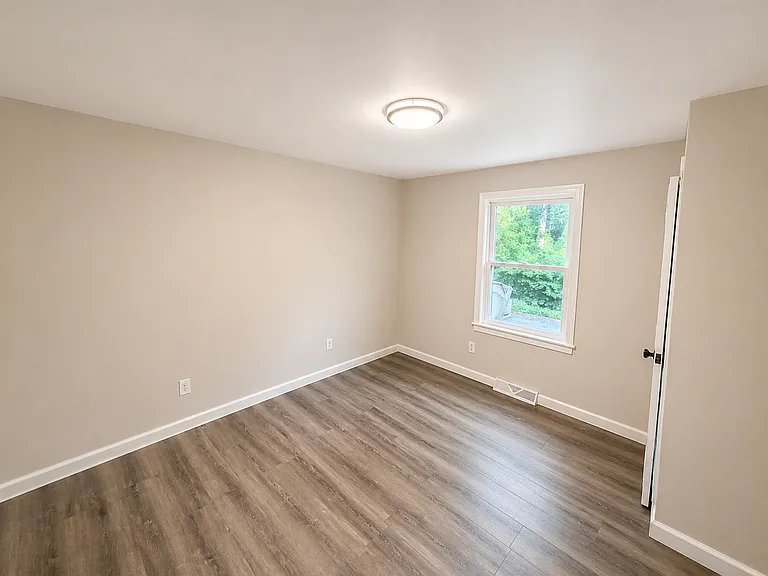 349 Lagro Ave — Photo 10