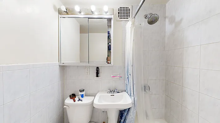 Rented by Oxford Property Group | media 10