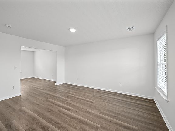 5th image of 156 Faulkner Cir