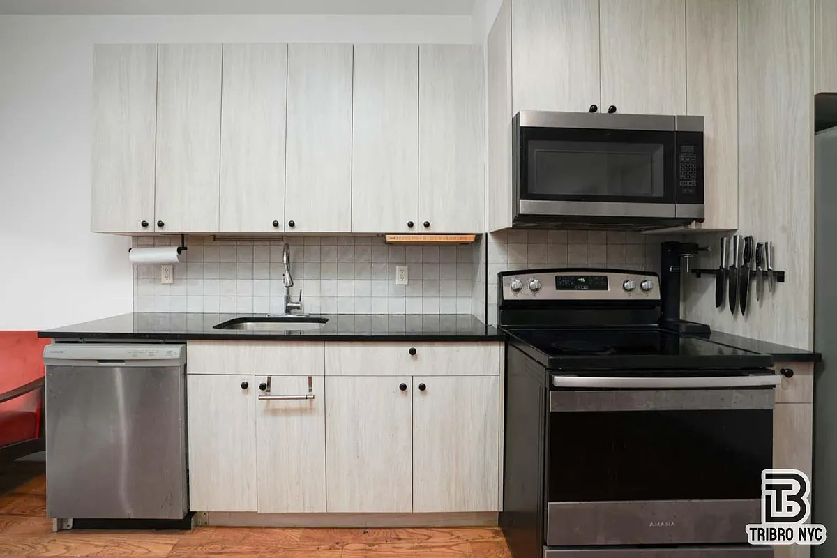 Building Photo - 1068 Putnam Ave #1F