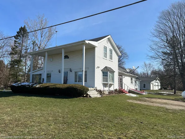2417 S Lake Pleasant Rd, Attica, MI 48412