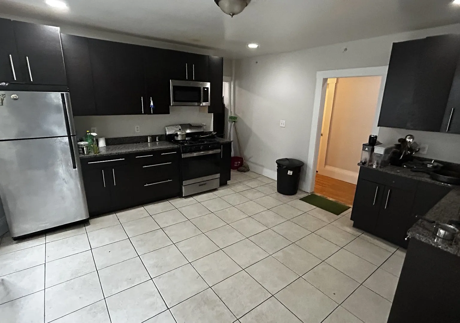 3 bed, 9999 sqft, $3,750 — Photo 2