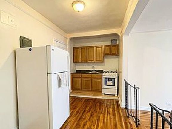 3rd image of 472 Lefferts Ave #5C