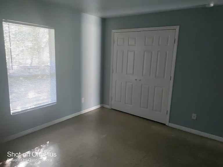 609 W 12th St — Photo 13