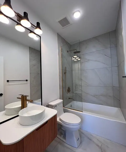 2934 N Avers Ave #2 — Photo 8