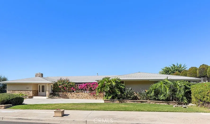 4 bed, 2.5 bath, 2653 sqft, $12,500 — Photo 2