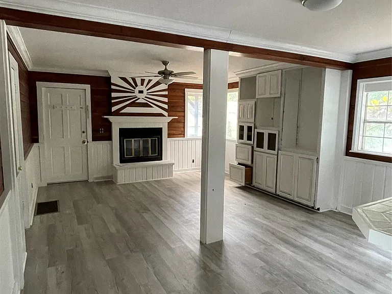 1347 S Florence Ave — Photo 10