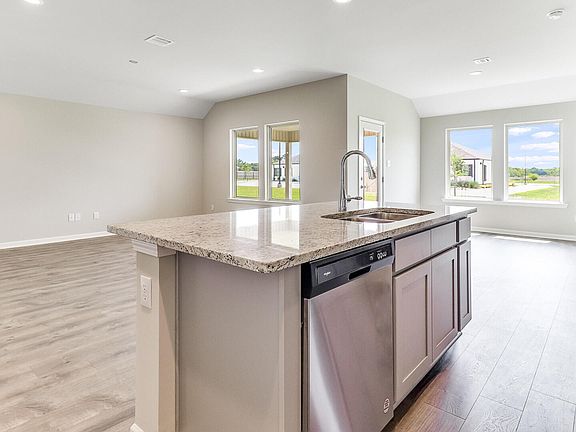 5th image of 315 Crowne Parc Dr
