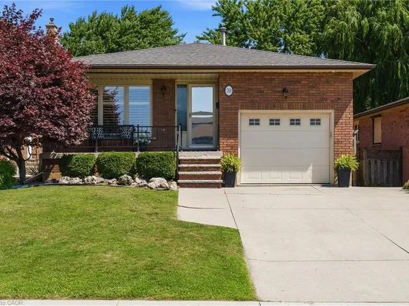 39 Trenholme Cres, Hamilton, ON L8W 2L4