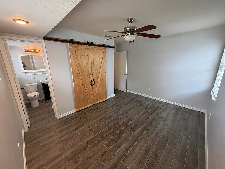 715 Kindred Ln — Photo 12