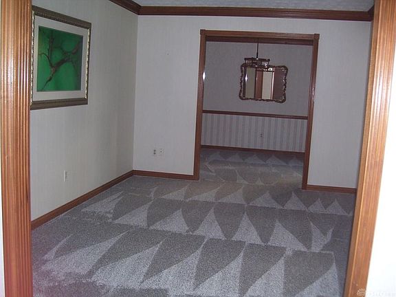 4th image of 275 Helen Ave