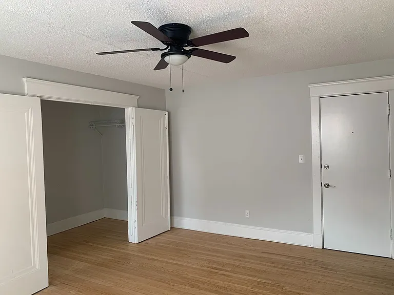 100 Howe Street — Photo 101
