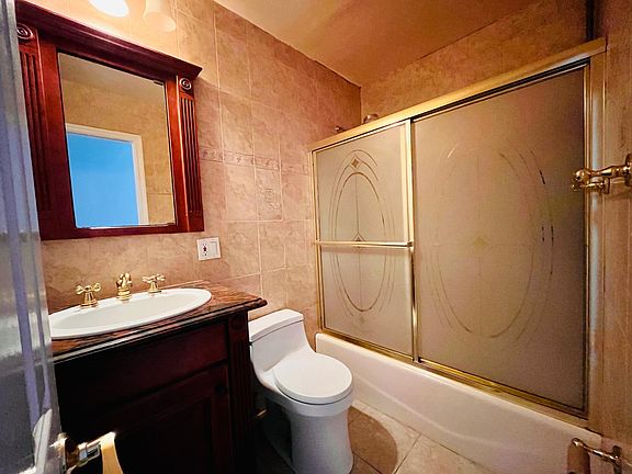4th image of 22 Cove Ln #9B