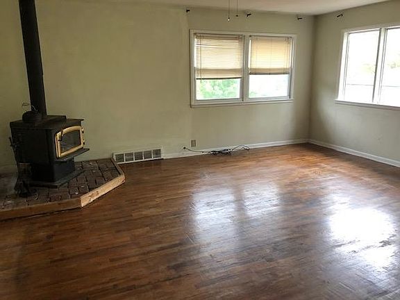2nd image of 1904 Monterey St