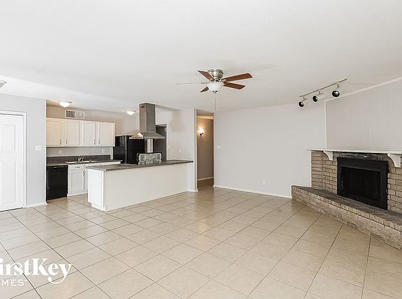 3rd image of 7851 Hollyberry Ct
