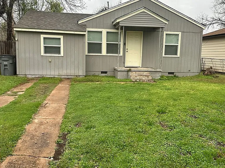 1713 NW Irwin Ave — Photo 1