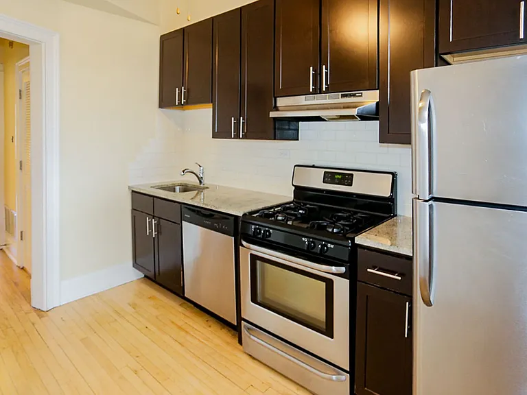 3054 N Greenview Ave — Photo 10