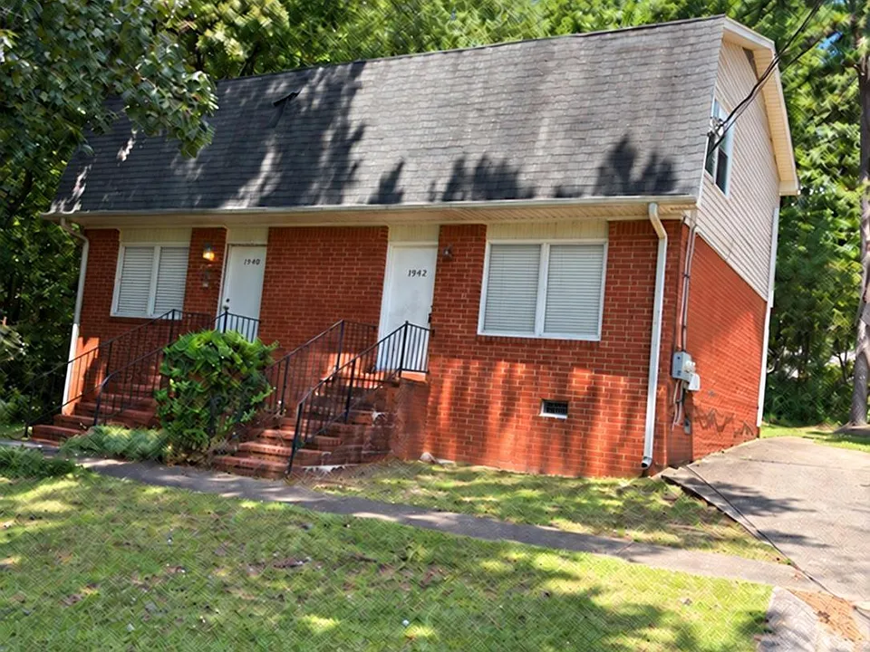 1902 Lyle Dr