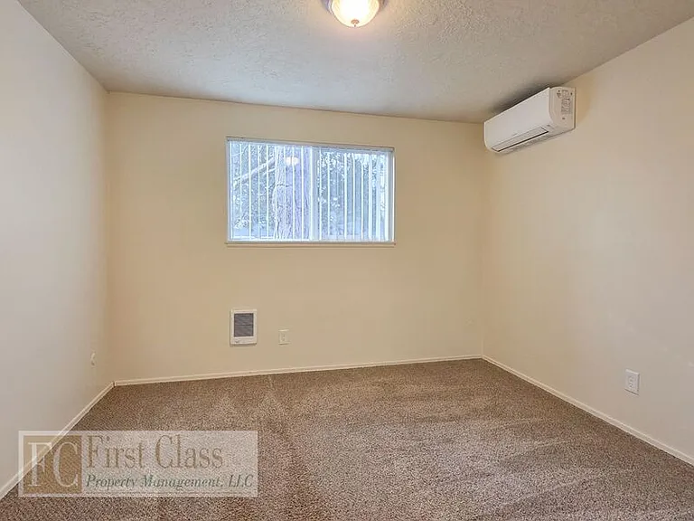 9555 SW Hall Blvd #17 — Photo 12