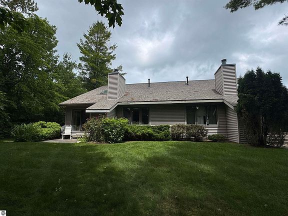 3rd image of 723 N Apple Tree Dr Unit 18
