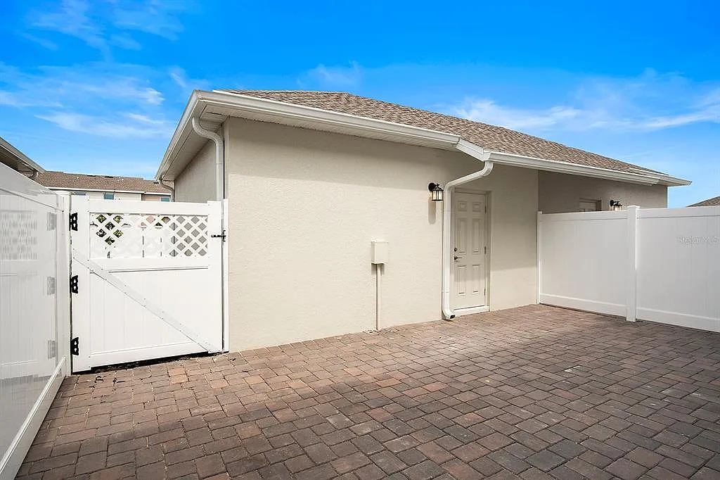 3 bed, 2.5 bath, 1620 sqft, $2,250 — Photo 3