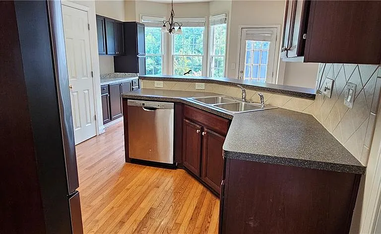 647 Maple Grove Way — Photo 9