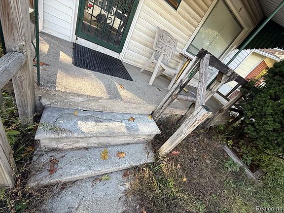 4th image of 21385 Garden Ln