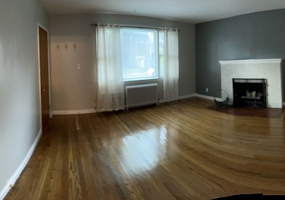 2nd image of 816 Kingsland Ln